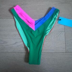 NWT Oneone Jesse Women Beach
Slip Dunmore size L